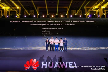 Đội Việt Nam xuất sắc giành giải Ba cuộc thi Huawei ICT Competition 2022-2023.