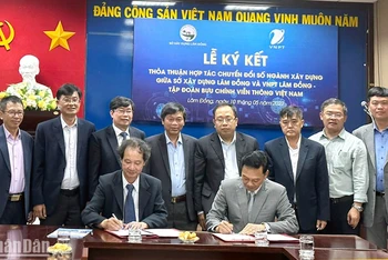 Quang cảnh lễ ký kết thỏa thuận hợp tác.