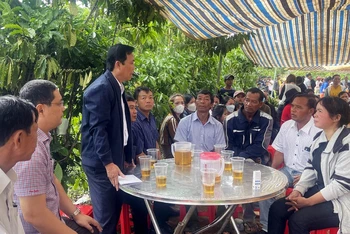 Chính quyền địa phương và cơ quan, đơn vị trên địa bàn thăm hỏi, chia buồn và hỗ trợ gia đình có 2 cháu nhỏ bị đuối nước.
