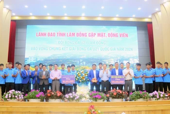 Lãnh đạo tỉnh Lâm Đồng biểu dương và động viên đội bóng đá U21 của tỉnh lọt vào vòng chung kết Giải vô địch bóng đá U21 quốc gia.