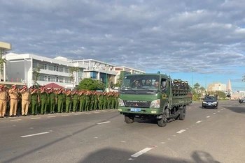 Công an ra quân đợt cao điểm trấn áp tội phạm.