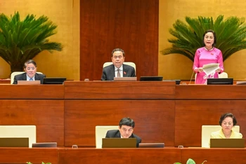 Chủ tịch Quốc hội Trần Thanh Mẫn và các Phó Chủ tịch Quốc hội chủ trì, điều hành phiên họp. (Ảnh BÙI GIANG)