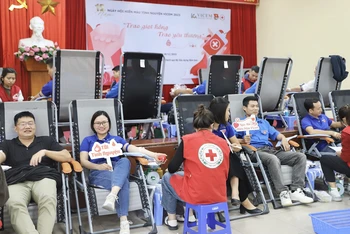 Toàn cảnh ngày hội hiến máu của Vicem.