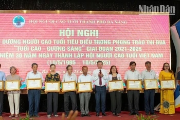 11 tập thể và cá nhân đã có thành tích xuất sắc trong Phong trào thi đua "Tuổi cao-Gương sáng" giai đoạn 2021-2025.
