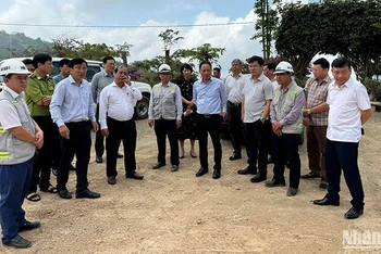 Đoàn công tác của tỉnh Lâm Đồng kiểm tra thực tế Dự án cải tạo nâng cấp Quốc lộ 28B nối 2 tỉnh Lâm Đồng-Bình Thuận.