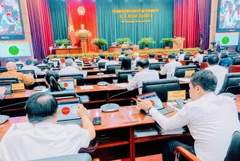 Kỳ họp thứ 6 Hội đồng nhân dân thành phố Hải Phòng khóa XVI bàn và thông qua Đề án dành hơn 6.718 tỷ đồng để chi thu nhập bình quân tăng thêm cho cán bộ, công chức, viên chức thuộc thành phố quản lý.
