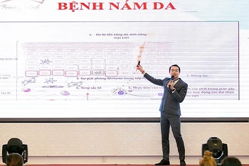 Bác sĩ CKI Phạm Minh Trường tại các buổi đào tạo, tập huấn về chăm sóc da liễu trong vai trò chuyên gia.