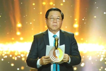 Đồng chí Nguyễn Trọng Nghĩa, Bí thư Trung ương Đảng, Trưởng Ban Tuyên giáo Trung ương phát biểu tại Lễ khai mạc Liên hoan.