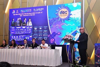 Quang cảnh buổi họp báo.
