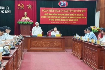 Đồng chí Đỗ Văn Chiến phát biểu tại buổi làm việc.