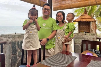 Gia đình anh Đặng Dương Minh Hoàng, chị Trần Thị Trang và các con Đặng Trần Bảo Ngọc và Đặng Gia Huy.