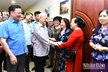 Tổng Bí thư Nguyễn Phú Trọng với đại biểu và cử tri thành phố Hà Nội.