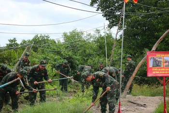 Sau lễ phát động vào sáng 20/7, Bộ Tư lệnh Thành phố Hồ Chí Minh, Huyện đoàn huyện Nhà Bè và Ủy ban nhân dân xã Hiệp Phước đã đón quân Chiến dịch tình nguyện Hành quân xanh gồm 70 cán bộ, chiến sĩ của Trung đoàn Gia Định.