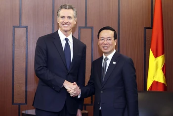 Chủ tịch nước Võ Văn Thưởng và Thống đốc bang California Gavin Newsom. (Ảnh: TTXVN)