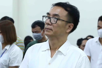 Bị cáo Trần Hùng, cựu Phó Cục trưởng Cục Quản lý thị trường, Bộ Công Thương bị phạt 9 năm tù về tội “Nhận hối lộ”.