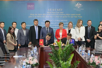 Các đại biểu tại Lễ ký kết. (Ảnh: Đại sứ quán Australia)