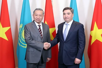 Tổng Bí thư Tô Lâm hội kiến Thủ tướng Kazakhstan Olzhas Bektenov.