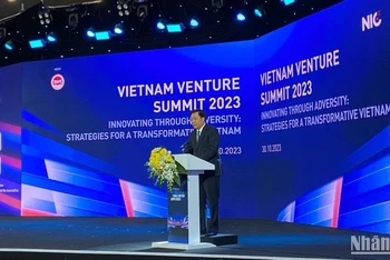Thứ trưởng Kế hoạch và Đầu tư Trần Duy Đông chia sẻ tại chương trình.