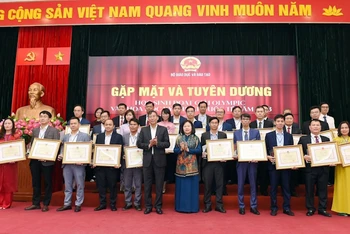 Bộ Giáo dục và Đào tạo gặp mặt và tuyên dương học sinh Olympic và Khoa học, Kỹ thuật quốc tế tiêu biểu năm 2023.