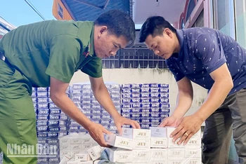 Đội Chống buôn lậu, Phòng Cảnh sát điều tra tội phạm về tham nhũng, kinh tế, buôn lậu, Công an tỉnh Kiên Giang bắt vụ vận chuyển thuốc lá lậu.