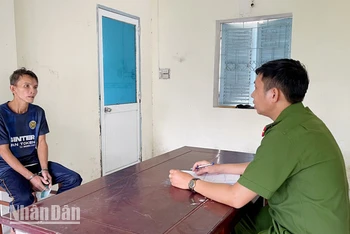 Đối tượng Trịnh Phú Quốc tại Cơ quan Công an huyện Hòn Đất.