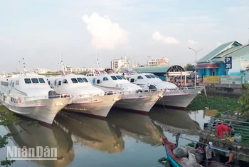 Tàu, phà ra các đảo ở Kiên Giang tạm ngưng hoạt động do thời tiết xấu.