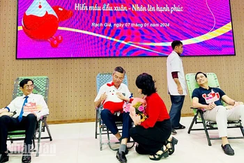 Hơn 500 cán bộ, chiến sĩ, đoàn viên, thanh niên, học sinh, sinh viên tỉnh Kiên Giang đã đăng ký tham gia hiến máu tình nguyện.