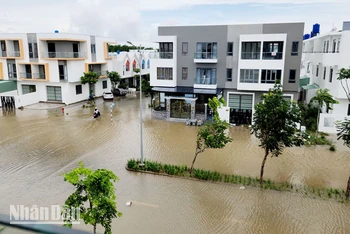 Trận mưa lớn sáng 11/7 gây ngập nhiều nơi trên địa bàn thành phố Rạch Giá.