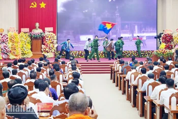 Tiết mục văn nghệ chào mừng Kỷ niệm 50 năm Ngày Giải phóng miền nam, thống nhất đất nước.