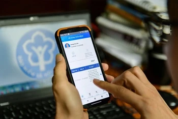 Theo Bảo hiểm xã hội Thành phố Hồ Chí Minh, mua bán sổ bảo hiểm xã hội tiềm ẩn nhiều rủi ro, không chỉ cho người lao động mà còn đối với cả người mua sổ bảo hiểm xã hội