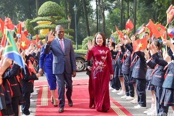 [Ảnh] Phó Chủ tịch nước Võ Thị Ánh Xuân đón, hội đàm với Phó Tổng thống Nam Phi Paul Mashatile