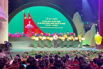 Quang cảnh Lễ Kỷ niệm 50 năm Ngày truyền thống Bộ đội Biên phòng Thành phố Hồ Chí Minh.