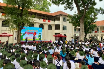 Quang cảnh Vòng chung kết giải Lê Quý Đôn trên ấn phẩm Khăn Quàng Đỏ lần thứ 26.