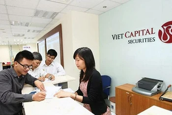Thay đổi thông tin, cấp mã giao dịch cho các công ty