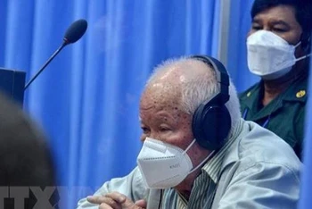 Cựu thủ lĩnh Khmer Đỏ Khieu Samphan trong phiên xét xử của ECCC tại Phnom Penh, Campuchia, ngày 16/8/2021. (Ảnh: AFP/TTXVN)