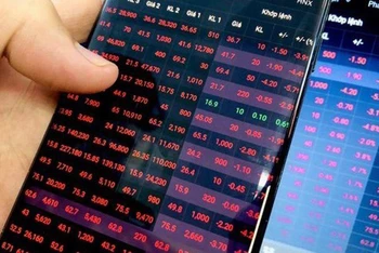 Bán mạnh, VN-Index giảm điểm phiên cuối tuần 