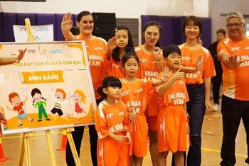 Các hoạt động tại Lễ hội bóng đá “Cúp Cam Đoàn kết”.