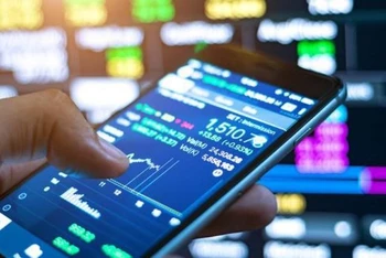VN-Index tăng gần 3 điểm dưới áp lực chốt lời
