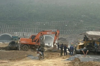 Thi công cao tốc bắc-nam đoạn Mai Sơn-Quốc lộ 45.