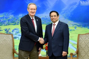 Thủ tướng Phạm Minh Chính đón Thượng nghị sĩ Mike Crapo, Ủy viên cấp cao đại diện cho Đảng Cộng hòa tại Ủy ban Tài chính, Ủy viên Ủy ban Ngân hàng, Nhà ở và Đô thị, Ủy ban Ngân sách, Ủy ban hỗn hợp về thuế thuộc Thượng viện Hoa Kỳ. 