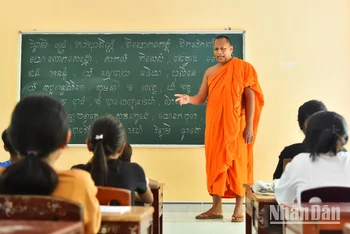[Ảnh] Nhà sư của người dân nghèo 