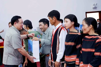Để gia đình chính sách, người có công, hộ nghèo ở Gia Lai vui Xuân, đón Tết 