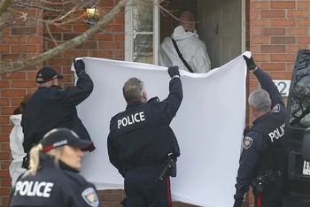Cảnh sát có mặt tại hiện trường vụ xả súng. (Nguồn: Ottawa Citizen)