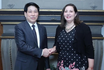 Chủ tịch nước Lương Cường tiếp Chủ tịch đảng xã hội Chile Paulina Voda Novic