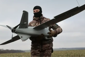 [Video] Ukraine tấn công ồ ạt biên giới Nga bằng UAV