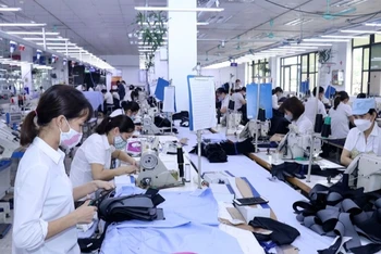 Đóng bảo hiểm xã hội cho người lao động là nghĩa vụ của các đơn vị sử dụng lao động. Ảnh: MINH DUYÊN.