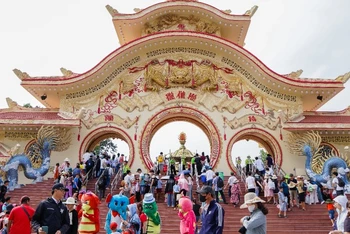 Khu du lịch Suối Tiên.