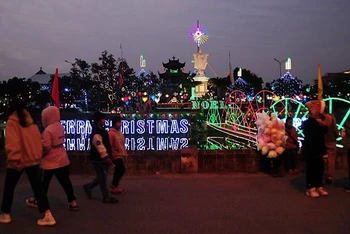 Khu vực Nhà thờ Đá Phát Diệm (Kim Sơn, Ninh Bình) lung linh đón Giáng sinh. (Ảnh: VŨ ĐỨC PHƯƠNG)
