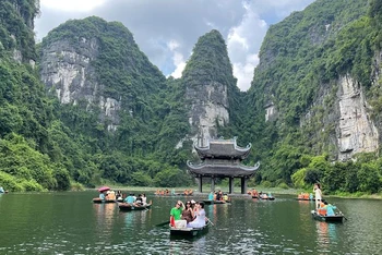 Non nước Tràng An. (Ảnh: XUÂN TRƯỜNG)
