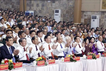 Chủ tịch nước Nguyễn Xuân Phúc và các đồng chí lãnh đạo Đảng, Nhà nước dự Lễ kỷ niệm 110 năm Ngày sinh Chủ tịch Hội đồng Nhà nước Võ Chí Công. Ảnh: TTXVN